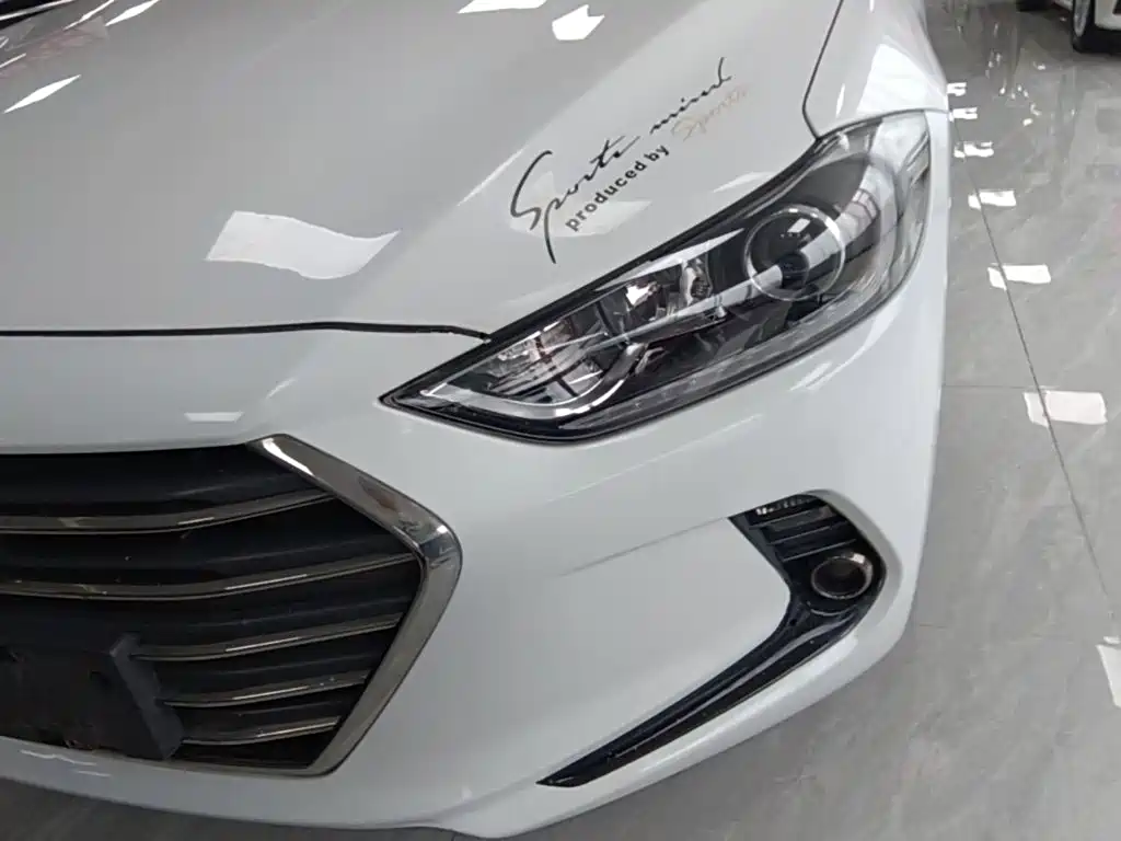 Hyundai Elantra 2018 — фото 24