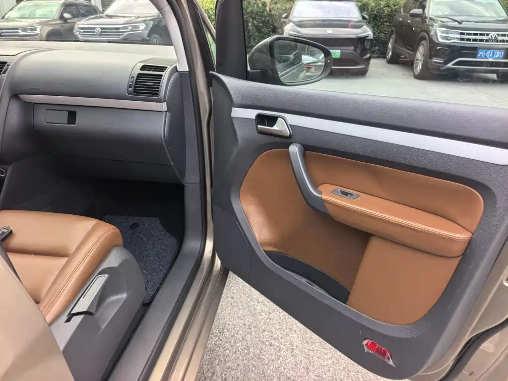 Volkswagen Touran 2015 — фото 15