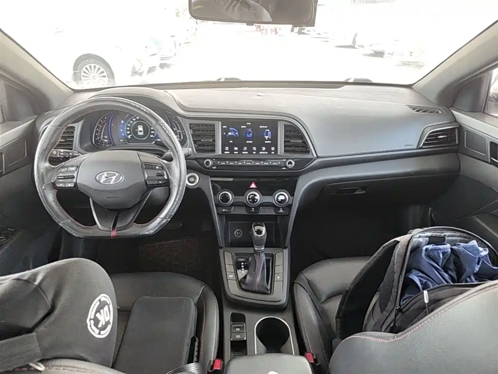 Hyundai Elantra 2019 — фото 10