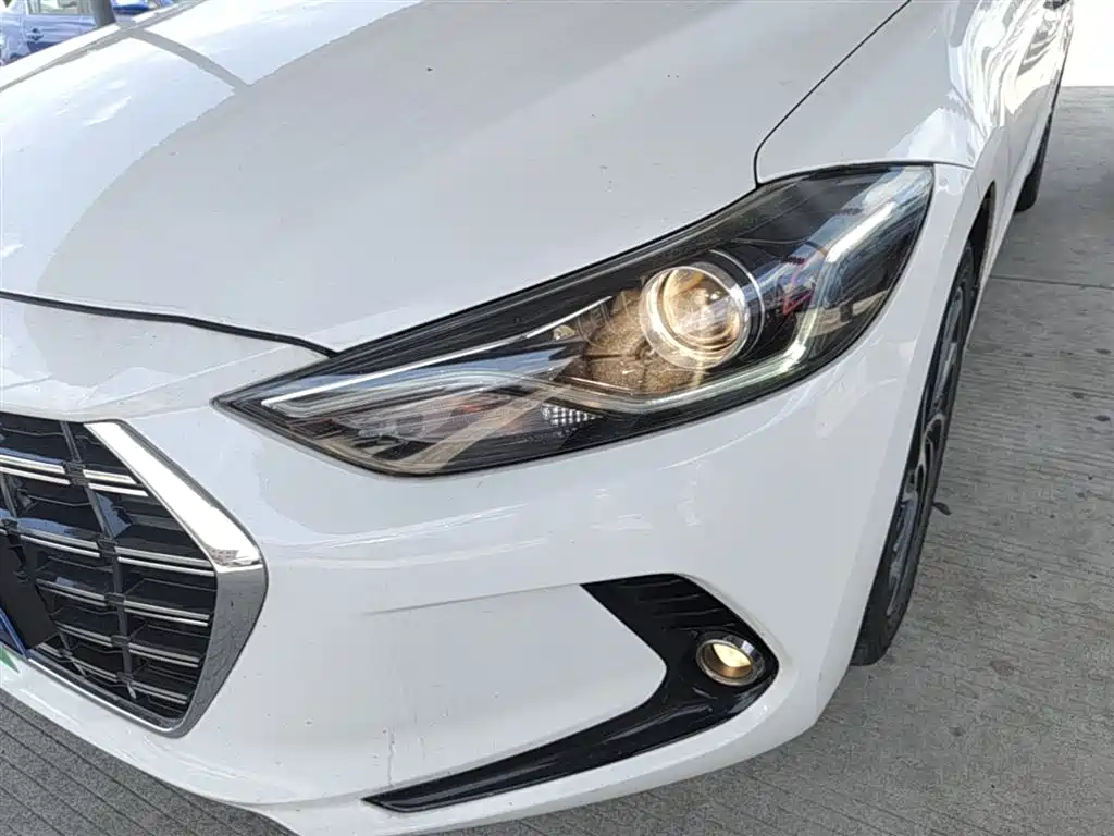 Hyundai Elantra 2019 — фото 24