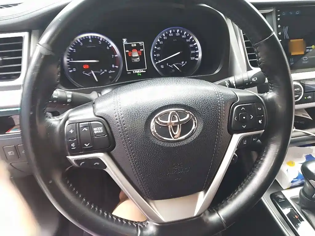 Toyota Highlander 2018 — фото 3