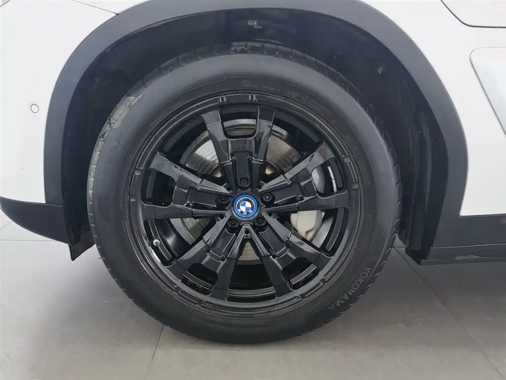BMW iX3 2021 — фото 17