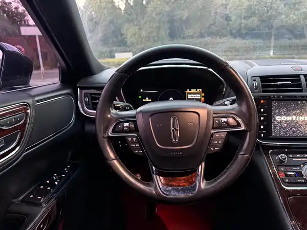 Lincoln Continental 2017