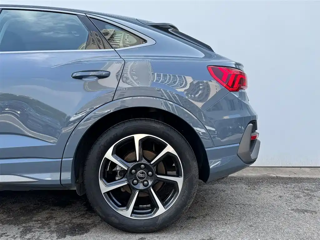 Audi Q3 Sportback 2023 — фото 13