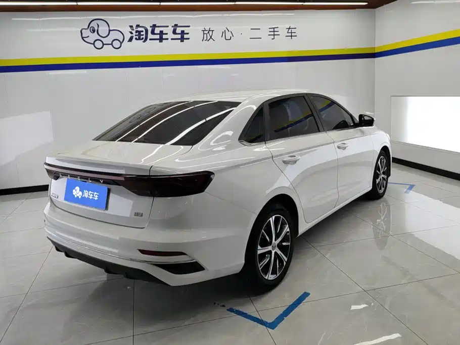 Geely Emgrand 2022