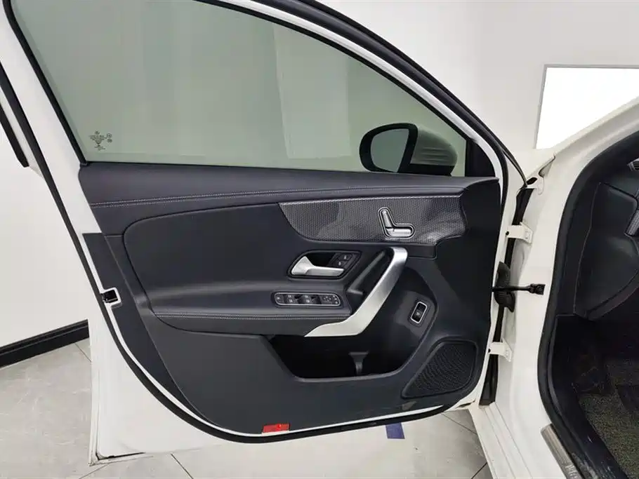Mercedes-Benz A-Class 2022 — фото 7