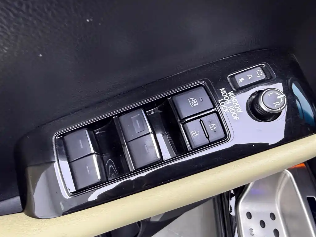 Toyota Alphard 2022 — фото 18