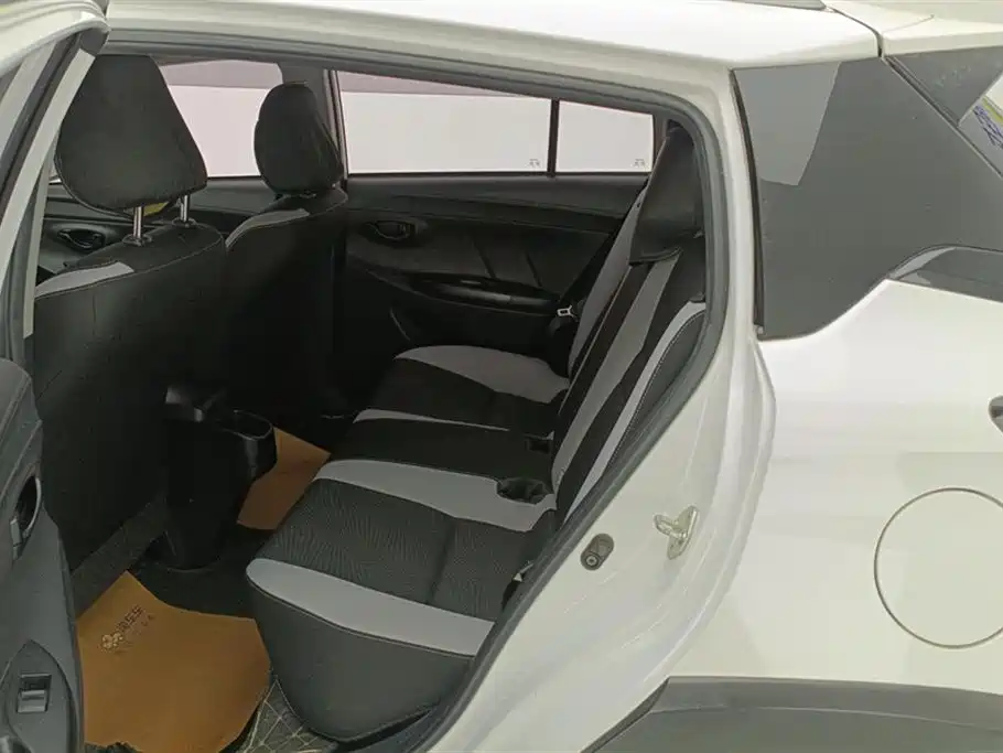 Toyota Yaris L 2020 — фото 11