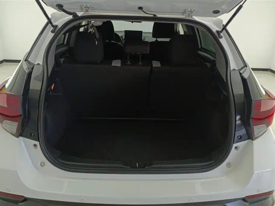 Toyota Yaris L 2020 — фото 4