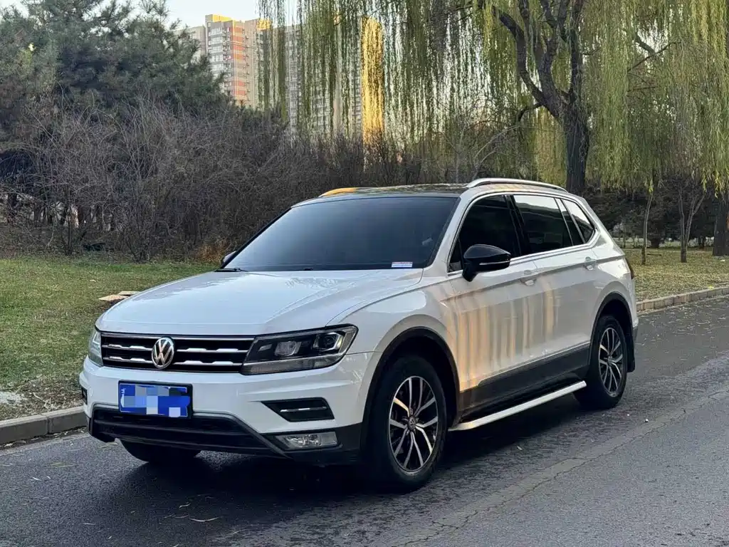Volkswagen Tiguan L 2019 — фото 1
