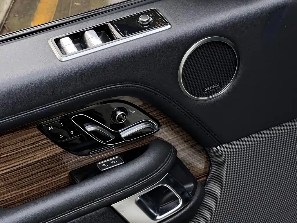 Land Rover Range Rover 2018 — фото 16