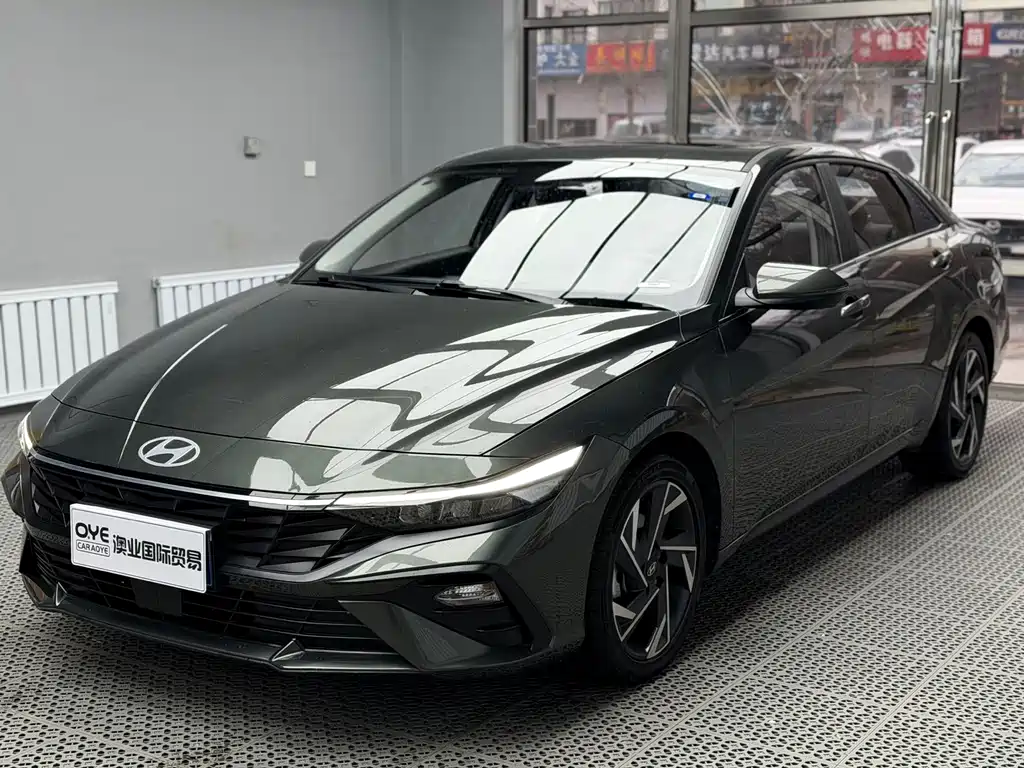 Hyundai Elantra 2023 — фото 1