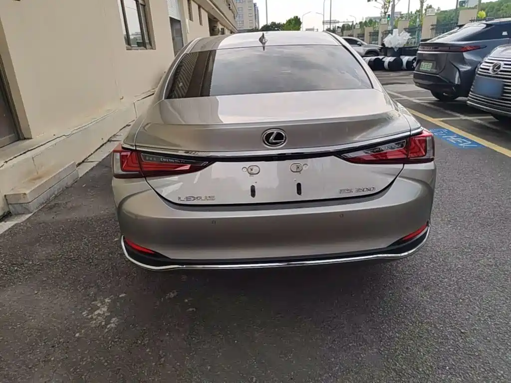 Lexus ES 2024