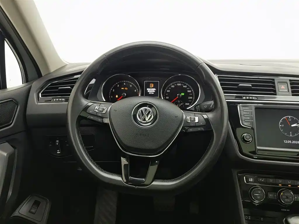 Volkswagen Tiguan L 2017 — фото 11