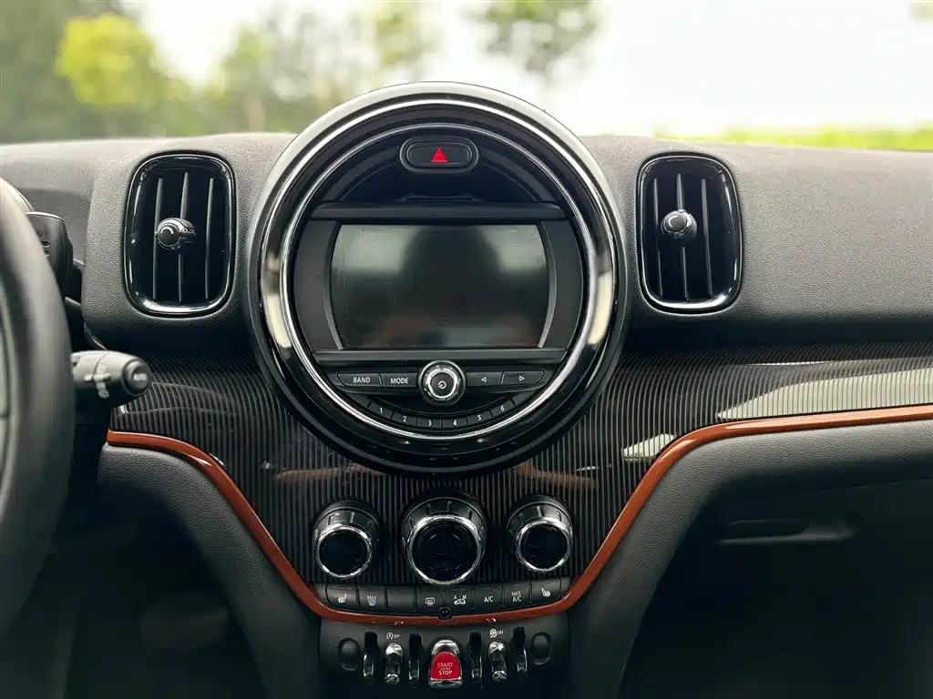 MINI Countryman 2017 — фото 16