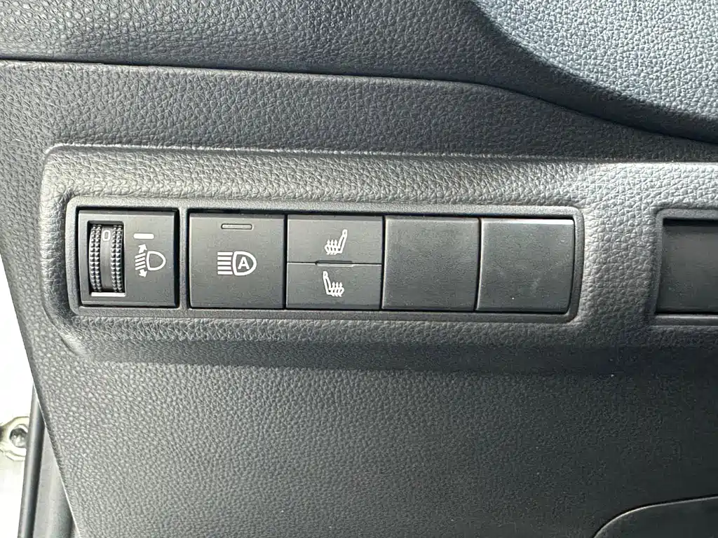 Toyota Corolla 2023 — фото 10