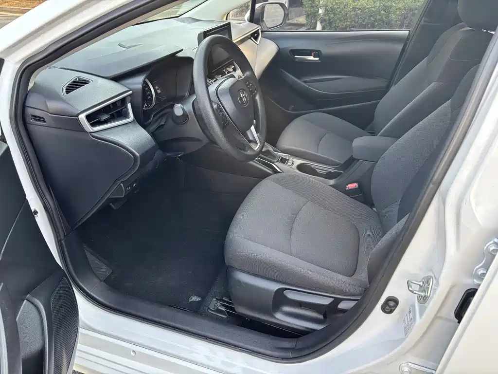 Toyota Corolla 2023 — фото 13