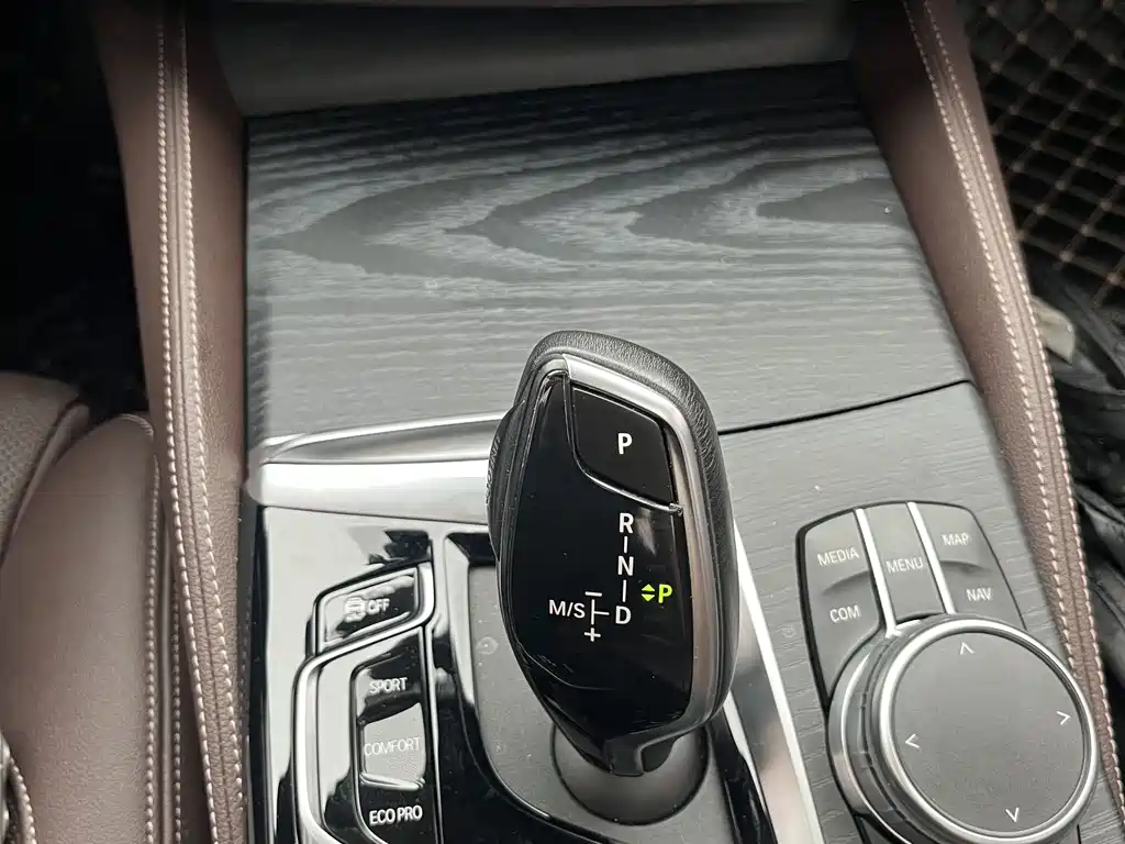 BMW 5 Series 2023 — фото 15
