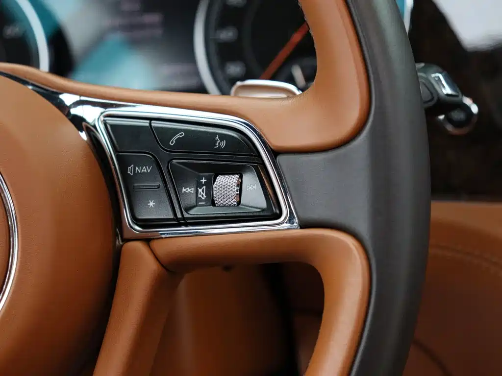 Bentley Bentayga 2019 — фото 18