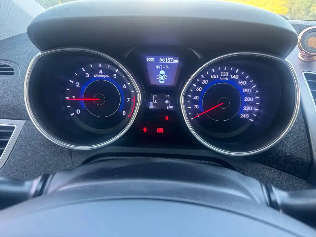 Hyundai Elantra 2016 — фото 15