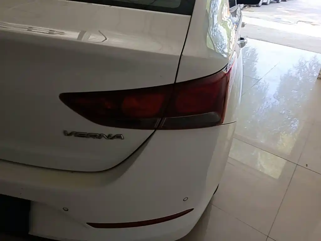 Hyundai Verna 2017 — фото 8