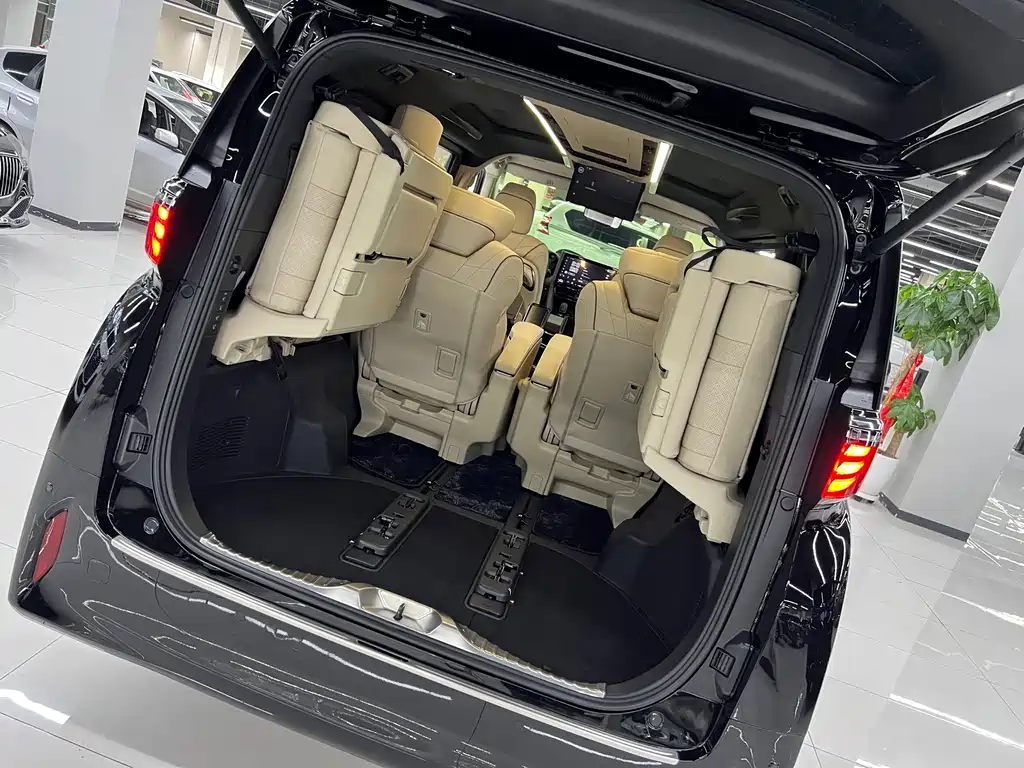 Toyota Alphard 2025 — фото 8