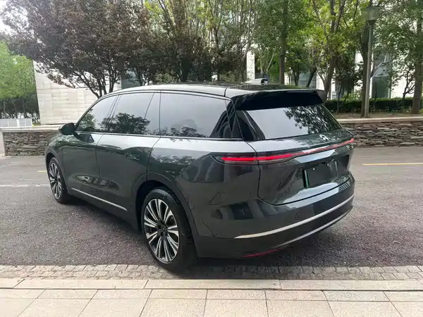 NIO ES8 2024