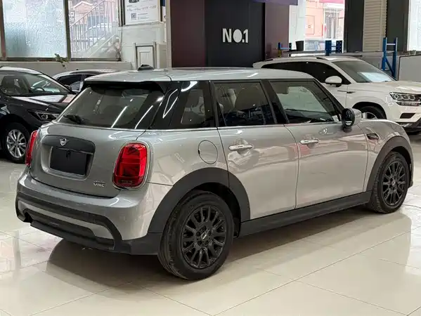 MINI MINI 2023