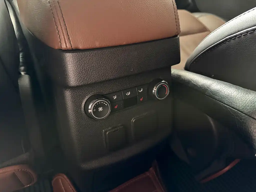 Ford Explorer 2015 — фото 8