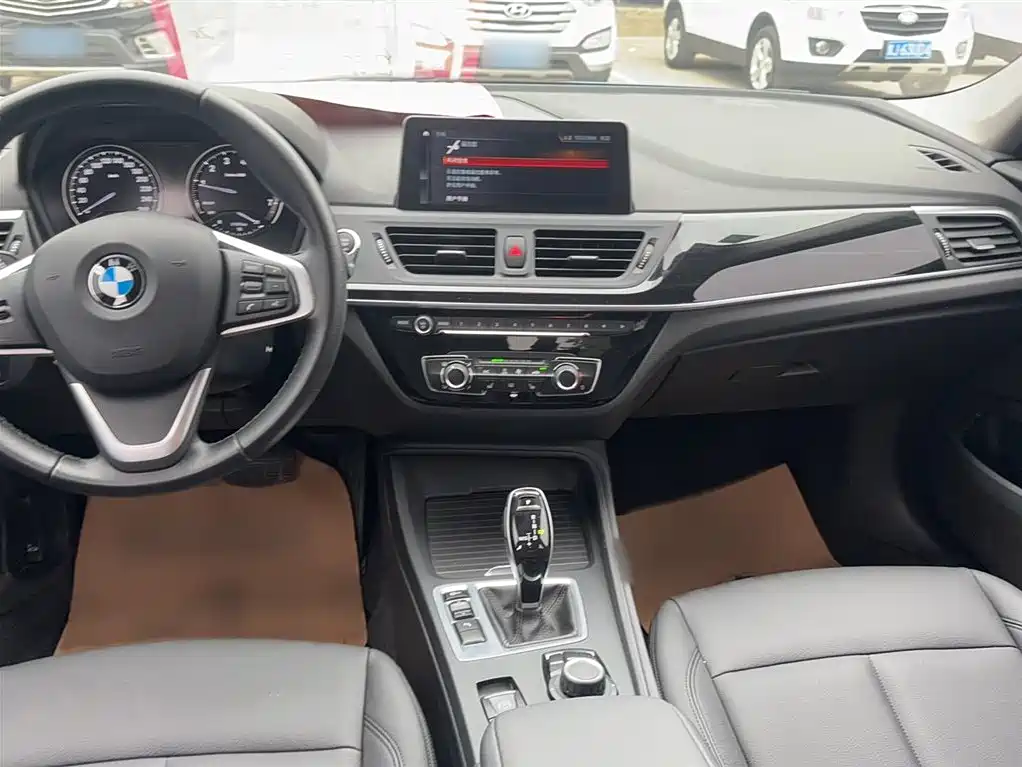 BMW 1 Series 2020 — фото 11