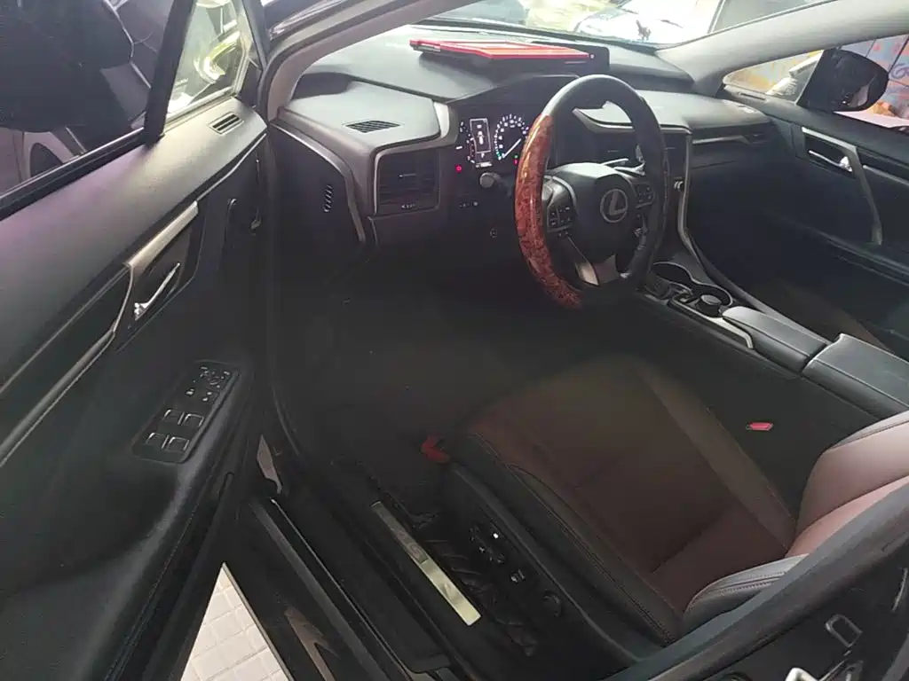 Lexus RX 2017 — фото 16