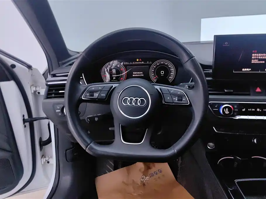Audi A4L 2023 — фото 15