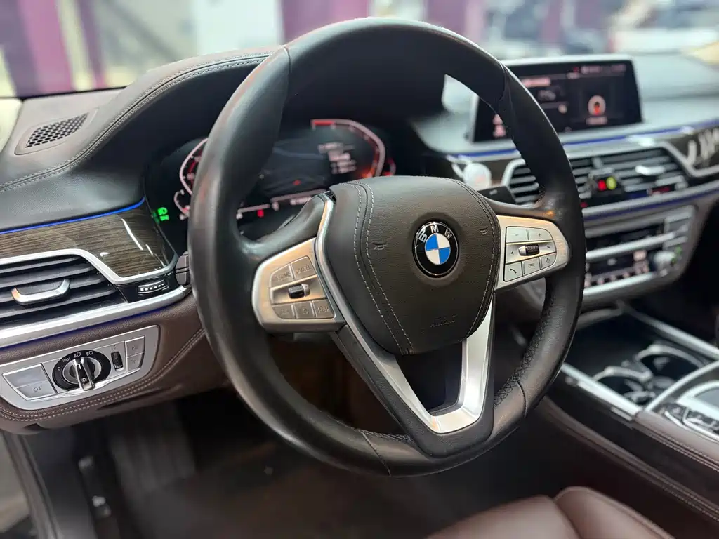 BMW 7 Series 2020 — фото 12