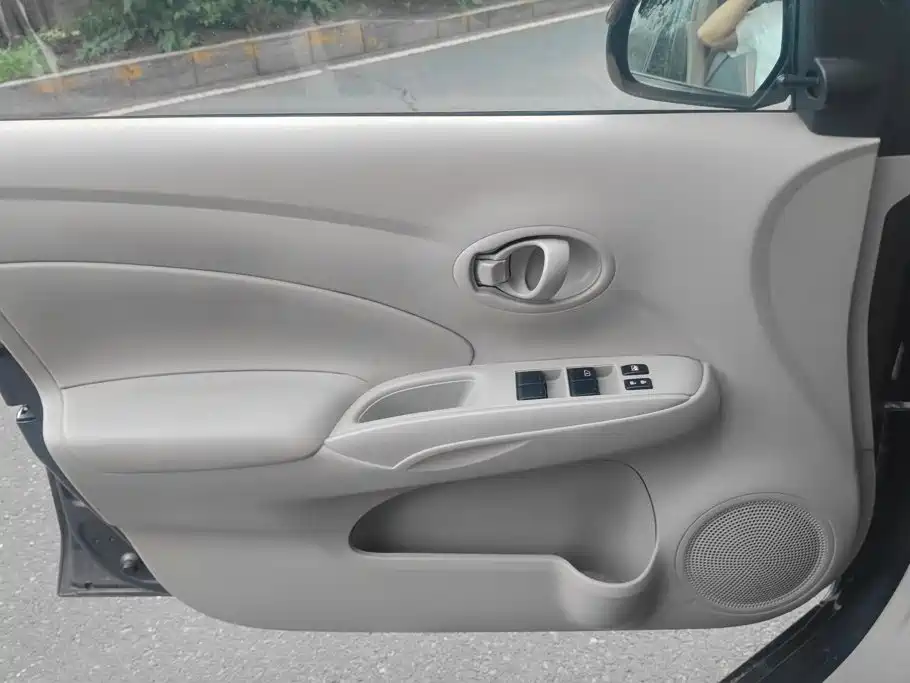 Nissan Sunny 2016