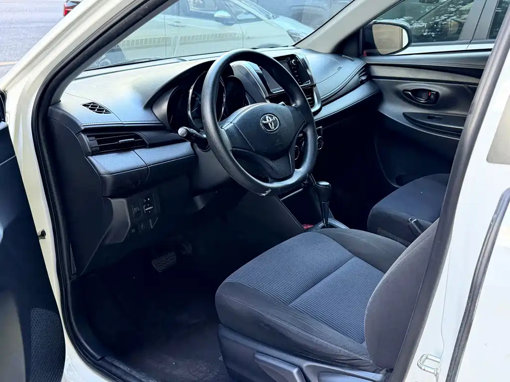 Toyota Yaris L 2017
