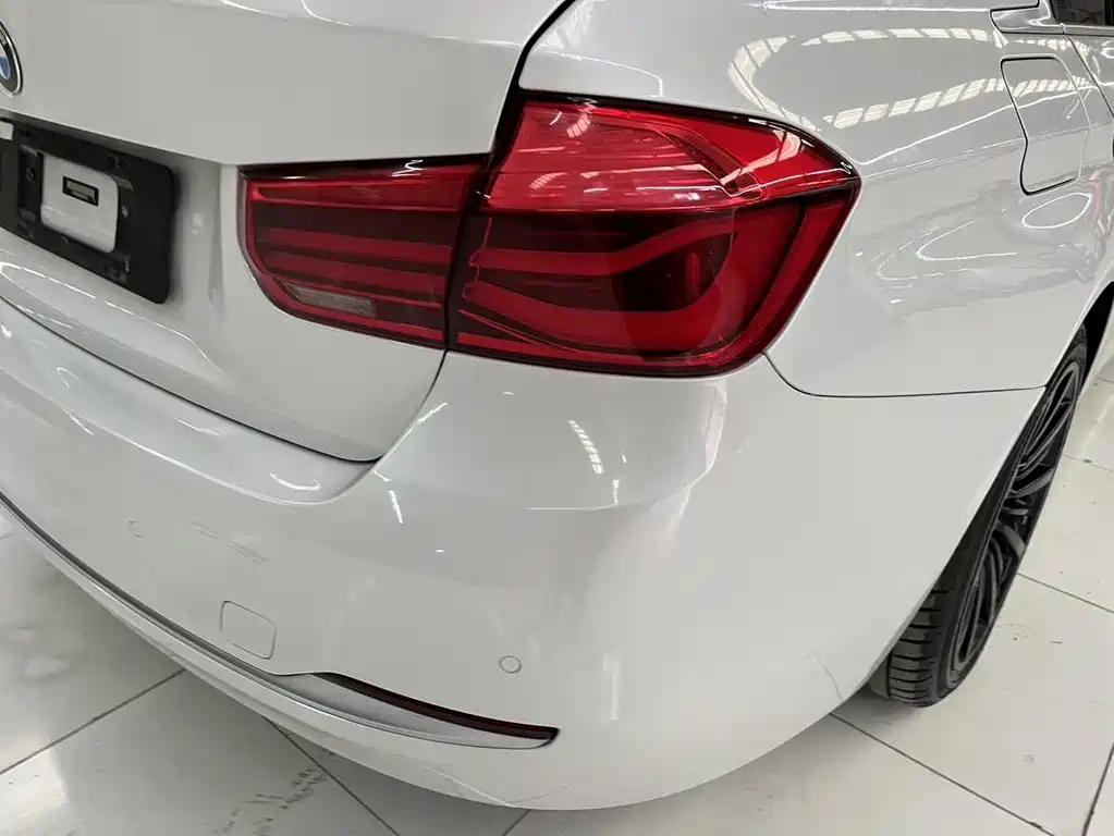 BMW 3 Series 2018 — фото 17