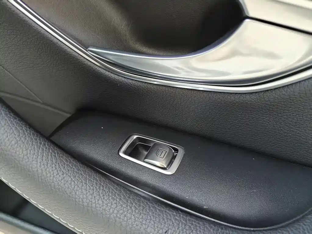 Mercedes-Benz E-Class 2019 — фото 27
