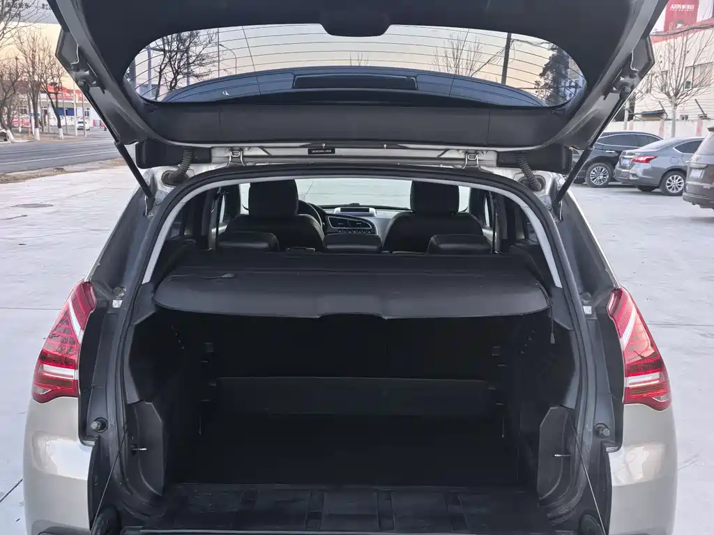 Peugeot 3008 2015 — фото 15