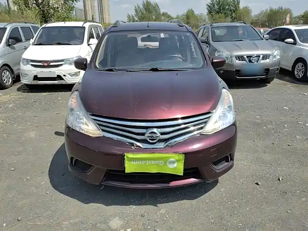 Nissan Livina 2015