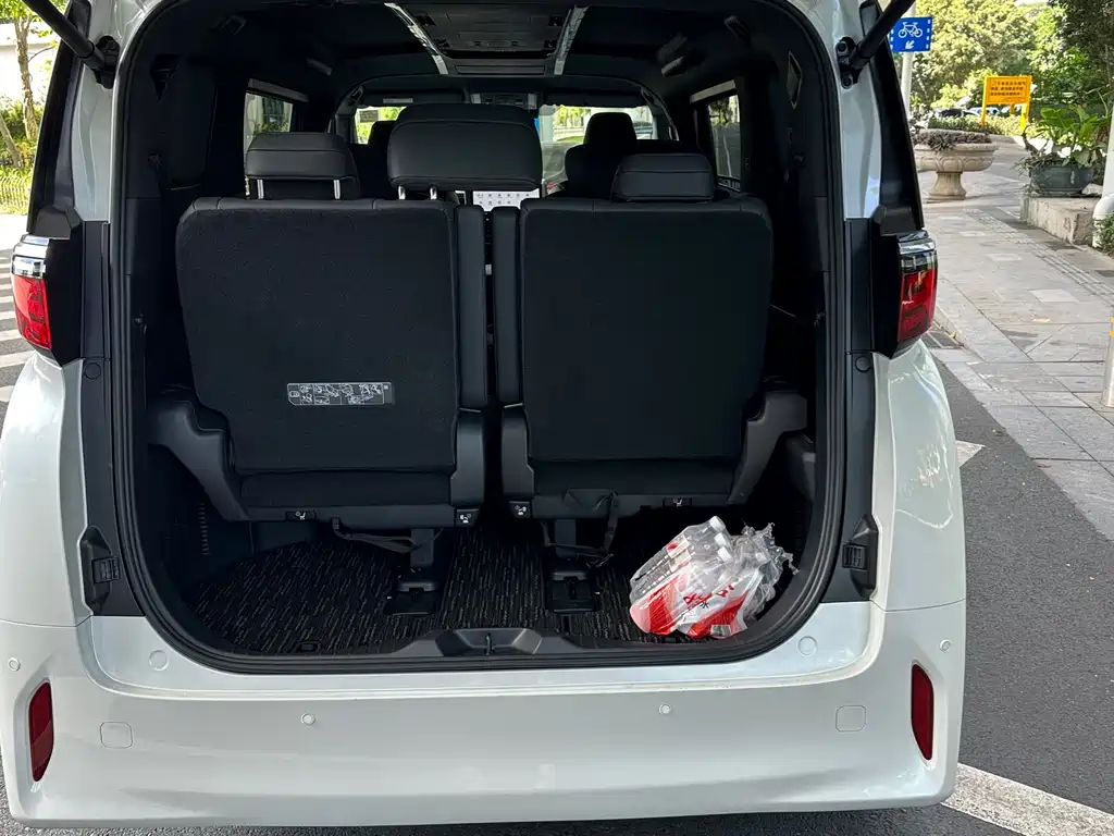 Toyota Alphard 2025 — фото 10