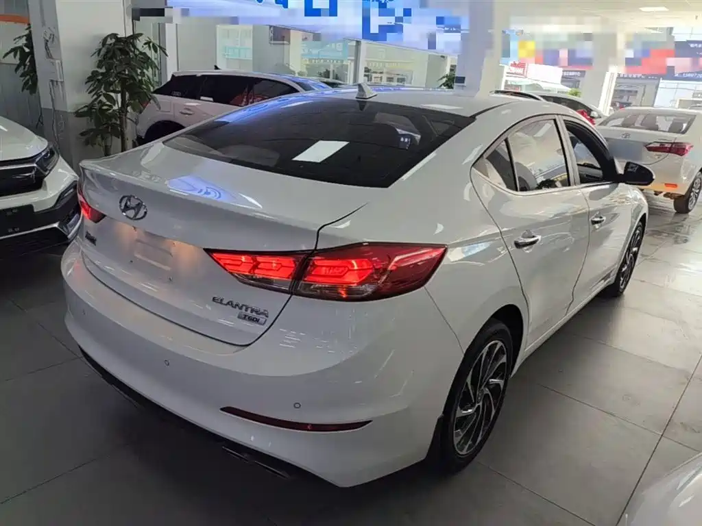 Hyundai Elantra 2019 — фото 7
