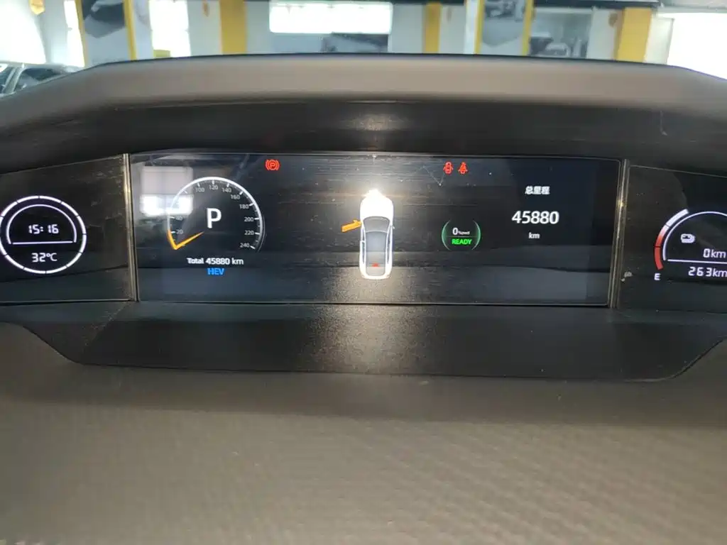 Changan UNI-V Smart Electric Idd 2023 — фото 12