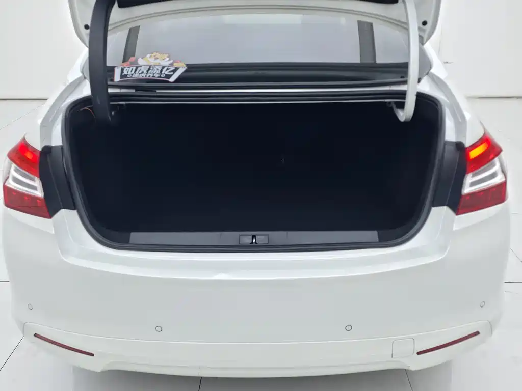 Peugeot 408 2017 — фото 18
