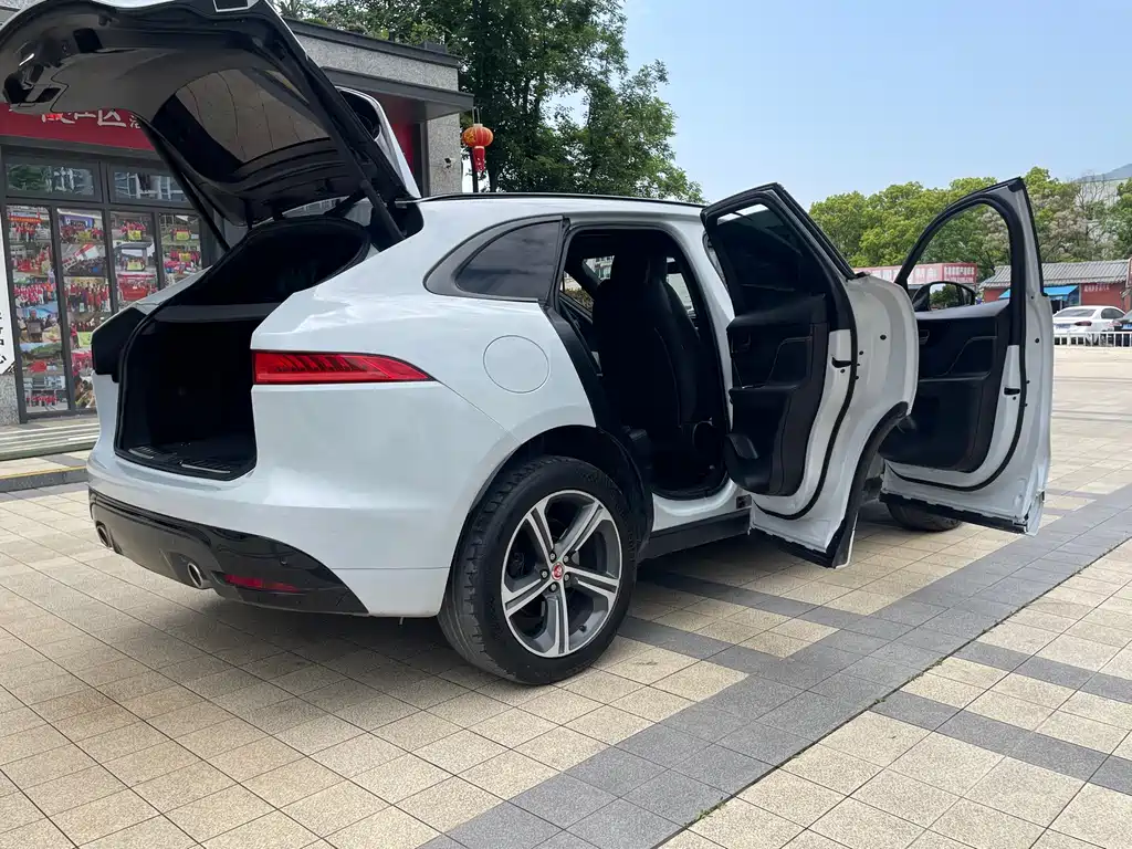 Jaguar F-PACE 2020 — фото 17