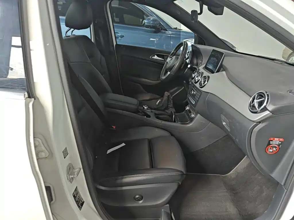Mercedes-Benz B-Class 2017 — фото 25