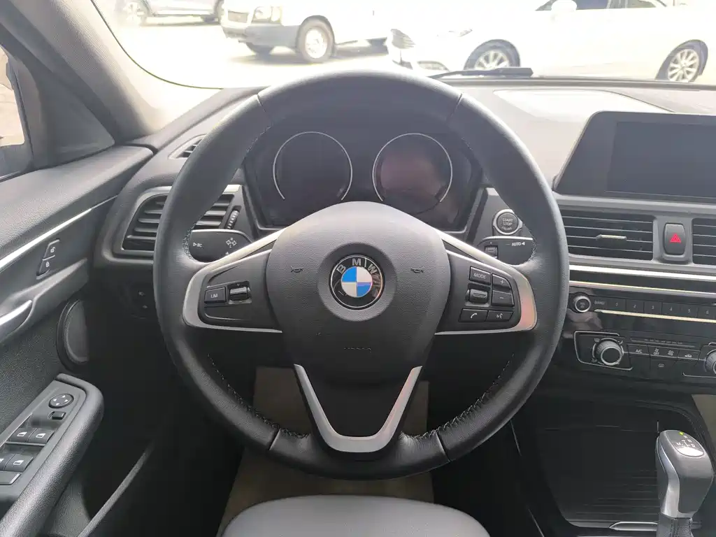BMW 1 Series 2018 — фото 15