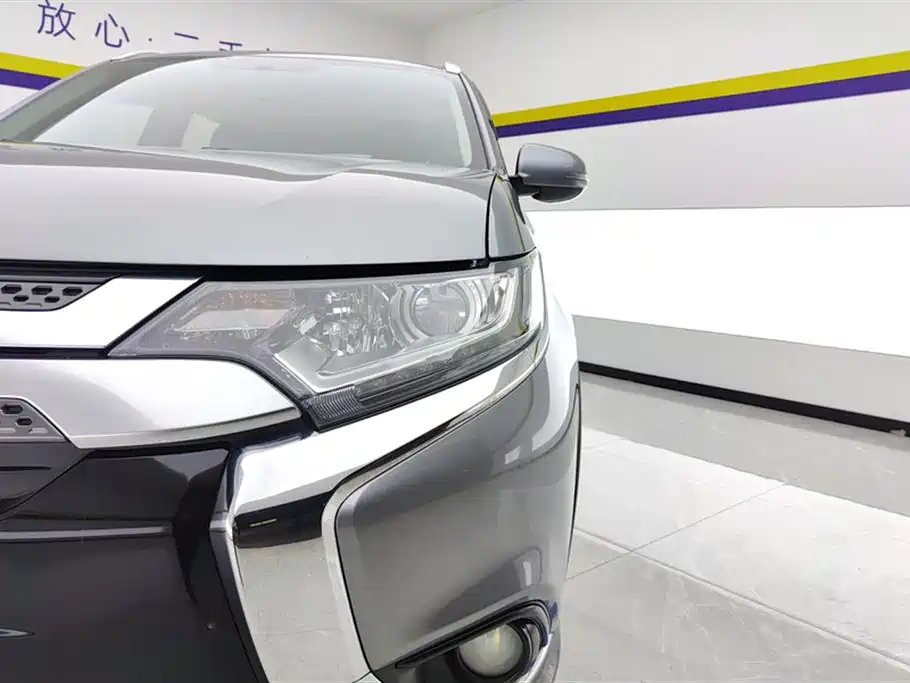 Mitsubishi Outlander 2020 — фото 5