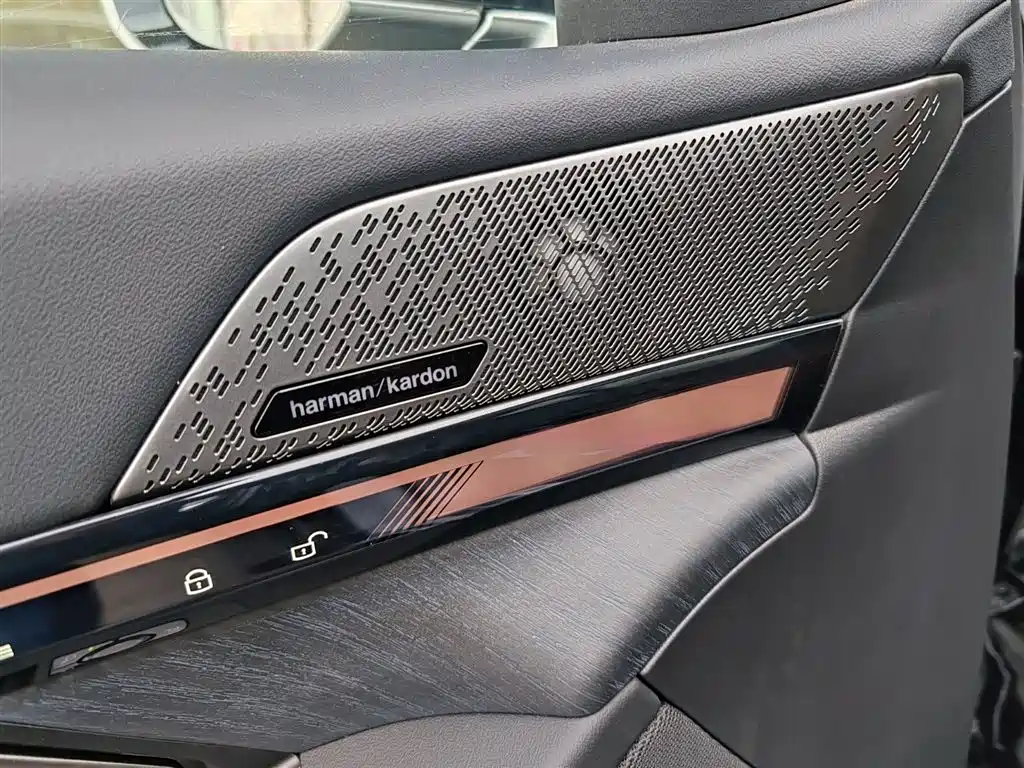 BMW 5 Series 2024 — фото 14