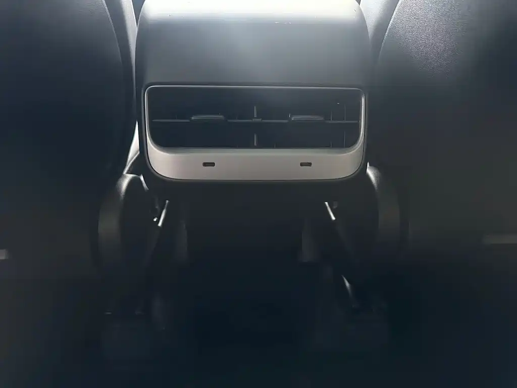 Tesla Model Y 2022 — фото 17