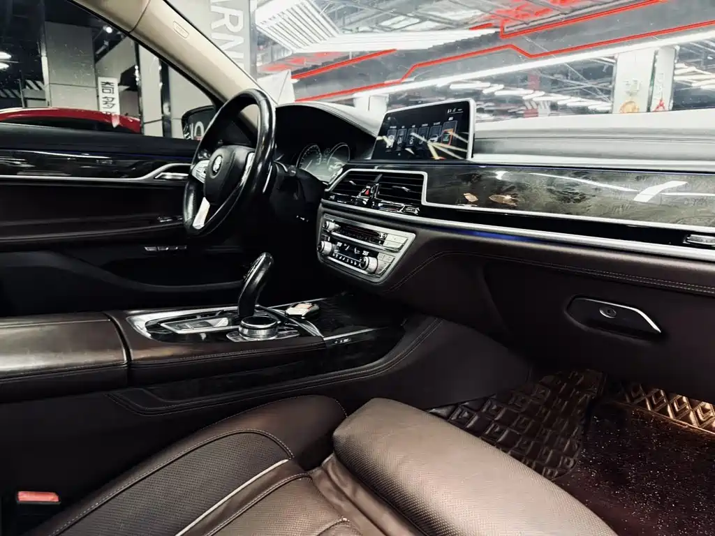 BMW 7 Series 2016 — фото 10